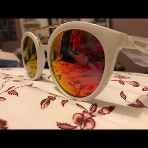 Guess shades